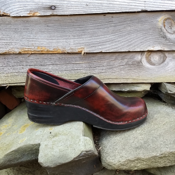 Burnt burgundy L.L. Bean clogs - Picture 6 of 6